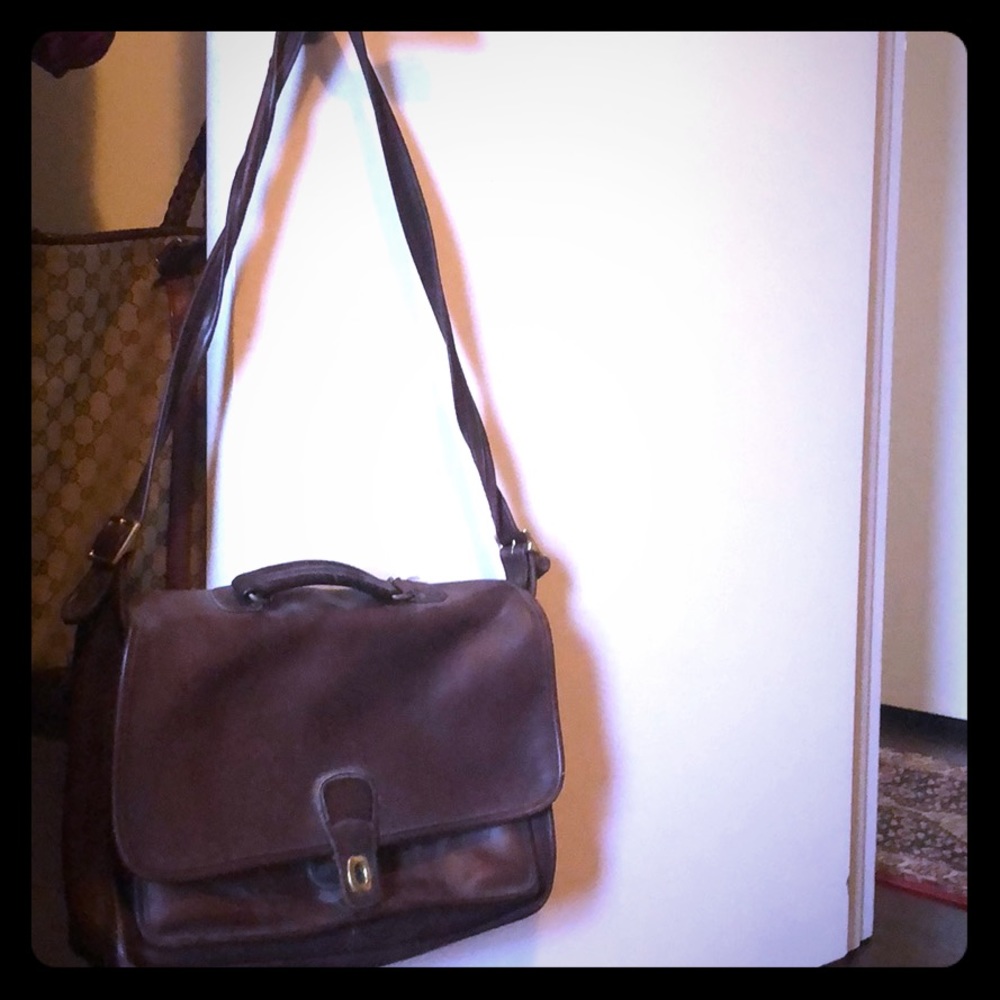 Versatile vintage coach messenger bag